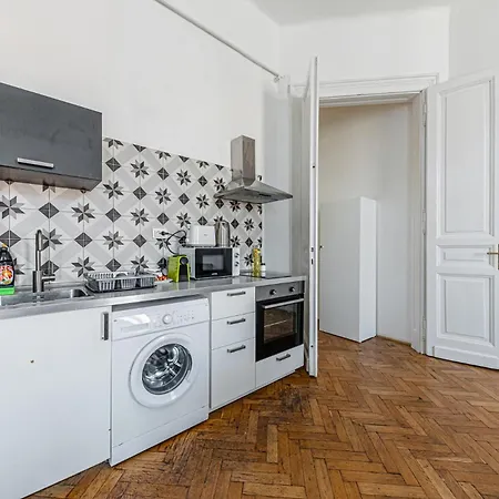 Wander Flat 2br, Location By M2 Metro בודפשט