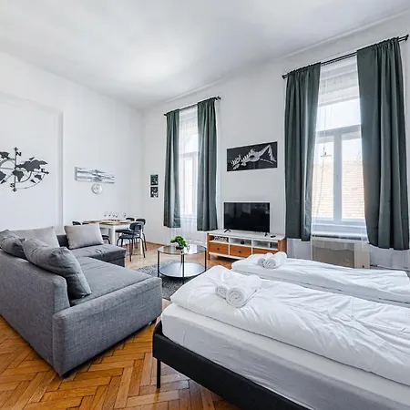 Wander Flat 2br, Location By M2 Metro