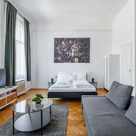 Wander Flat 2br, Location By M2 Metro Apartment