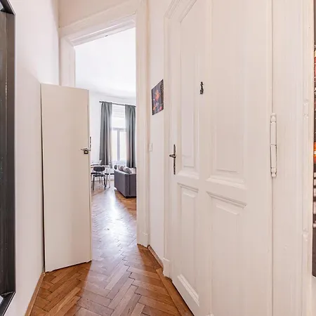 Apartment Wander Flat 2br, Location By M2 Metro Budapest