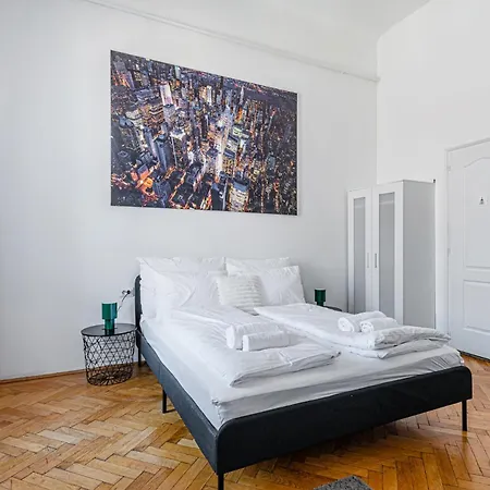 Wander Flat 2br, Location By M2 Metro Apartment Budapest