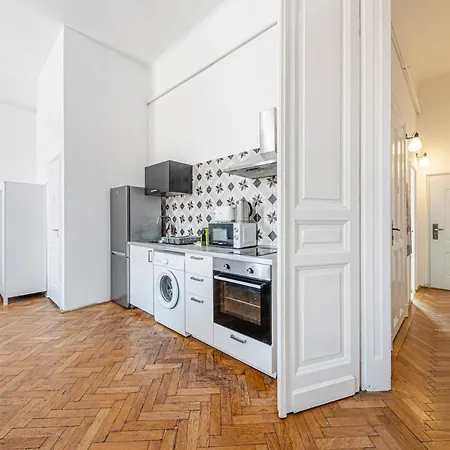 Wander Flat 2br, Location By M2 Metro *